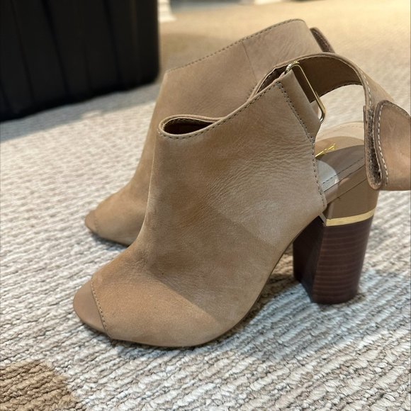 ALDO/TWO-TONED HEEL/SIZE 7 - NEVER WORN - Picture 1 of 2